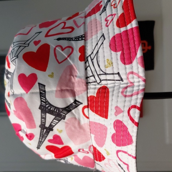 NWT - Hearts and Eiffel Tower Reversible Bucket Hat 22"/23" - Picture 2 of 4